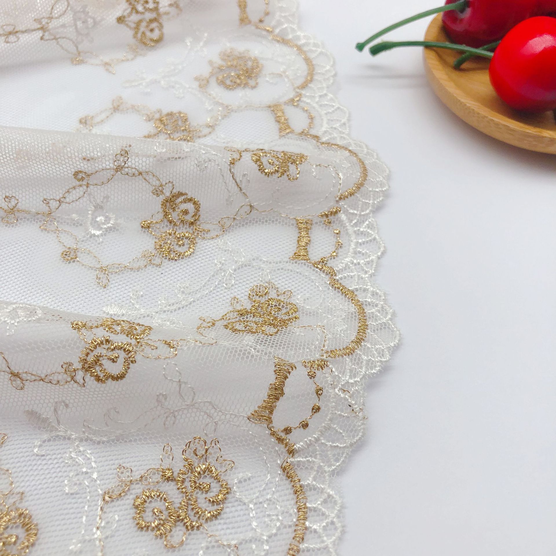 Embroidery Roses - 16,2 см ширина сетки с вышивкой