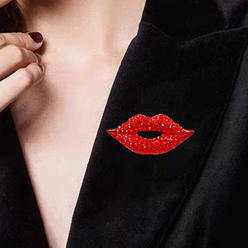 Броши в форме хрустальных губ, – обзор и цена Embroidery Lips