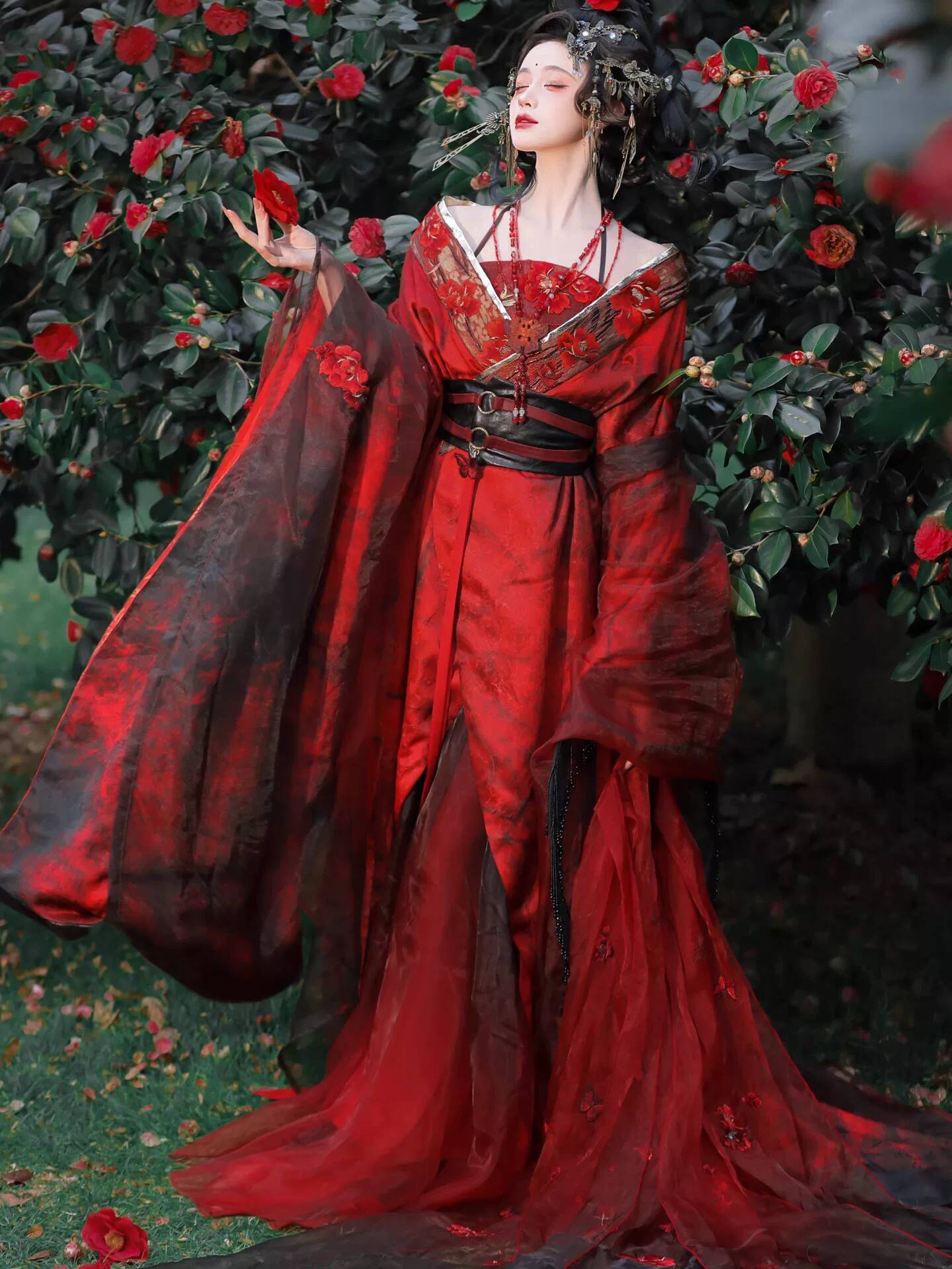 Новый красный ханьфу «Датура»  – обзор и цена Embroidery Style