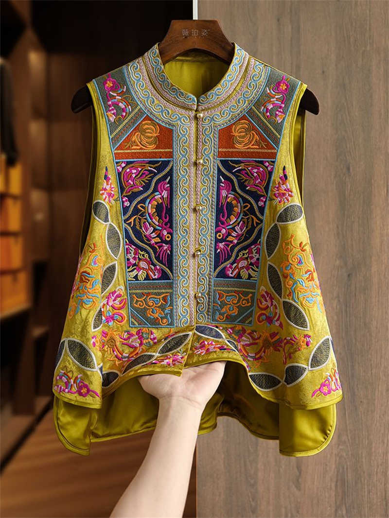 Женский жилет с вышивкой в кит – обзор и цена Embroidery Yellow
